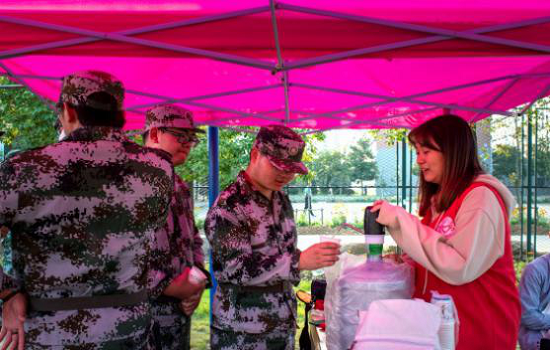 我校开展2020级新生军训志愿服务活动