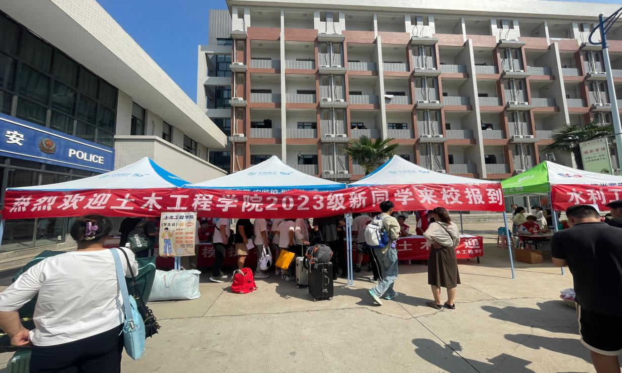 <strong>热情服务迎新生，开启奋斗新征程 —— 土木工程学院展开迎新工作</strong>