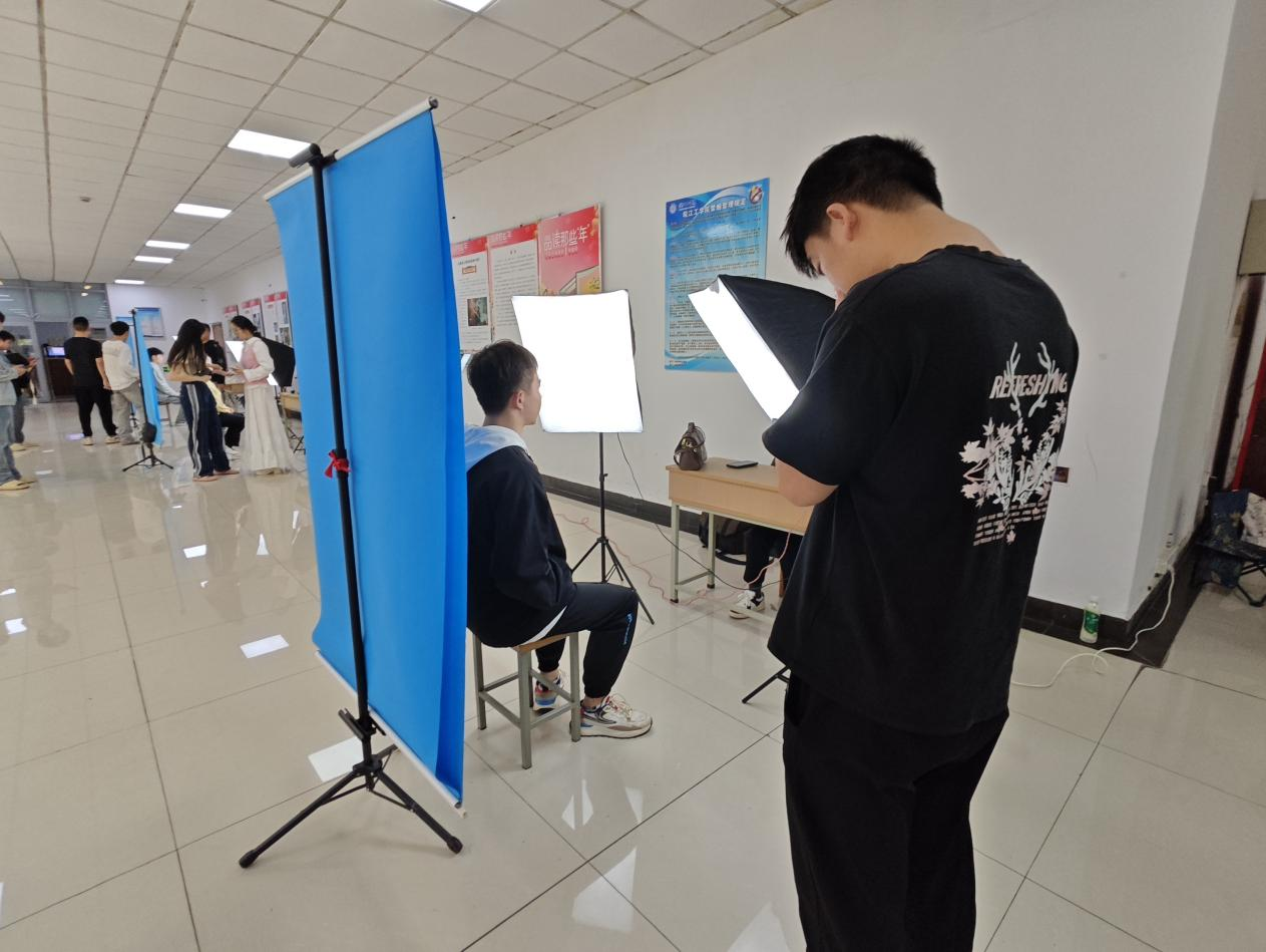 竞技宝app下载安装2025届毕业生图像信息采集工作圆满完成