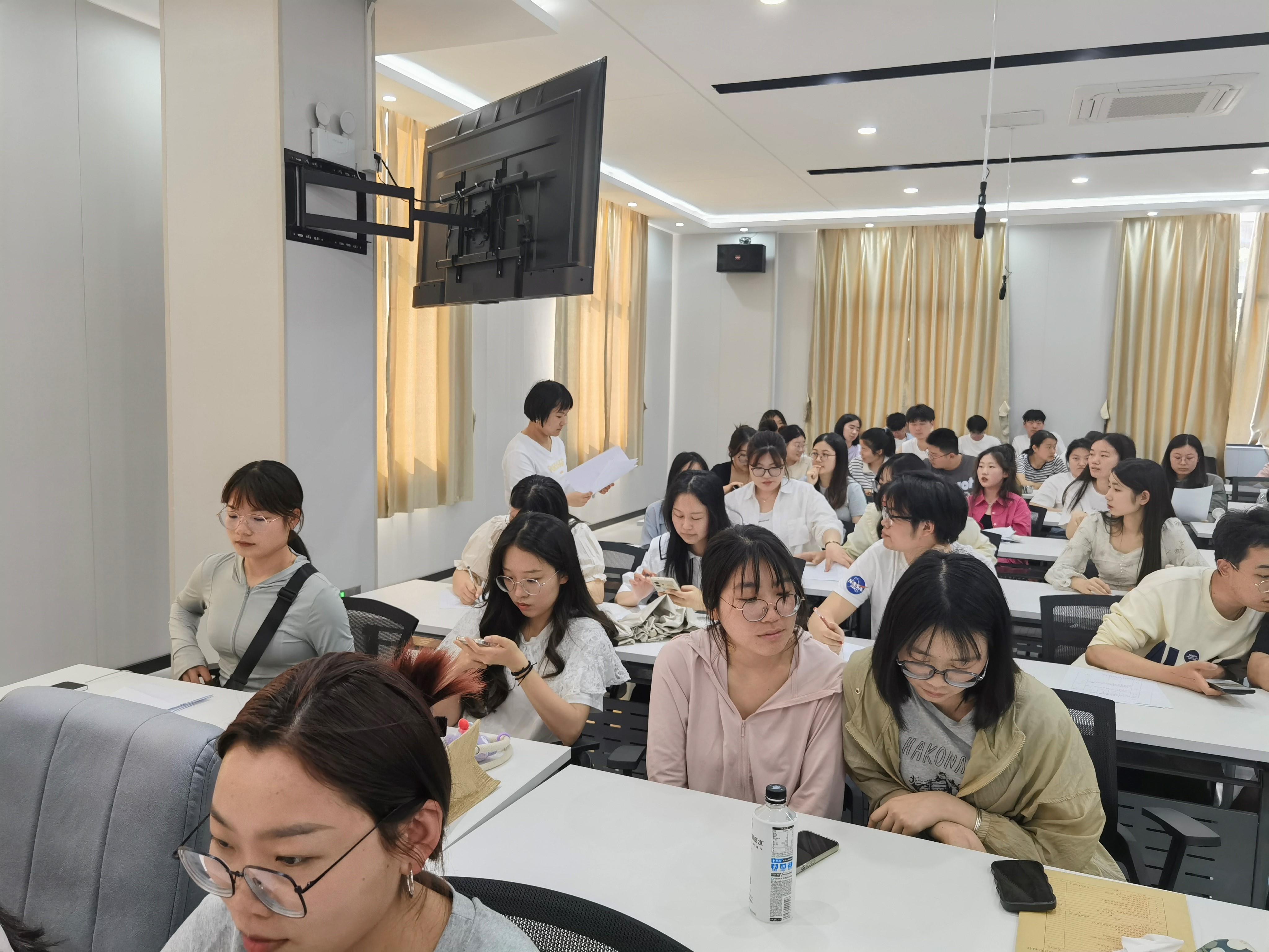 财经学院学生党支部开展民主评议工作