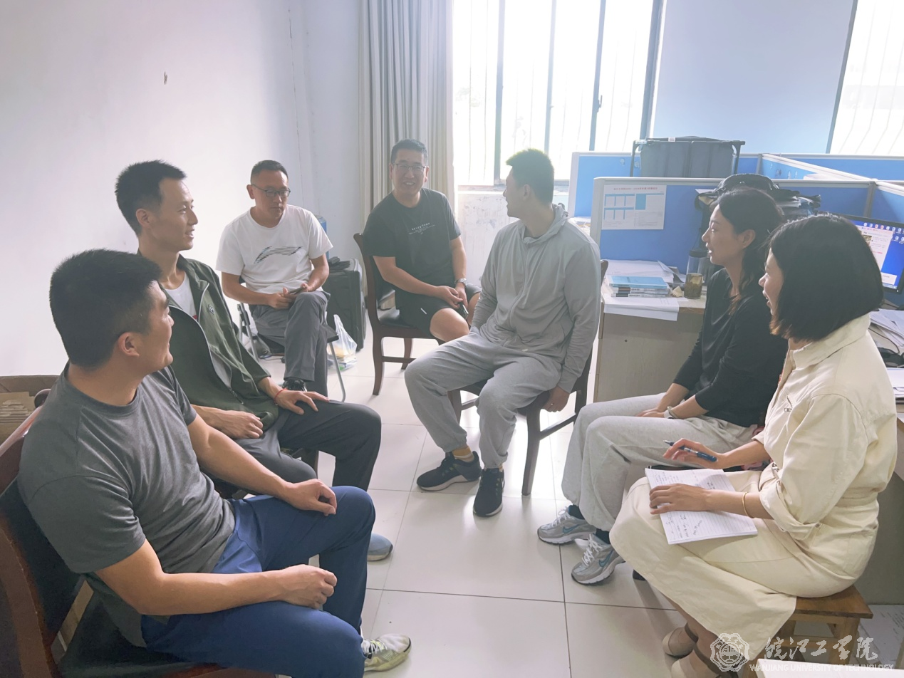 基础部党总支教工第三党支部开展民主评议会