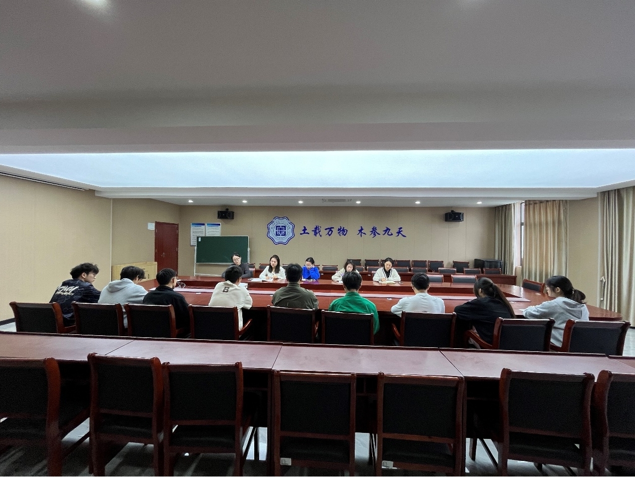 <strong>土木工程学院给排水科学与工程专业召开期中教学师生座谈会</strong>